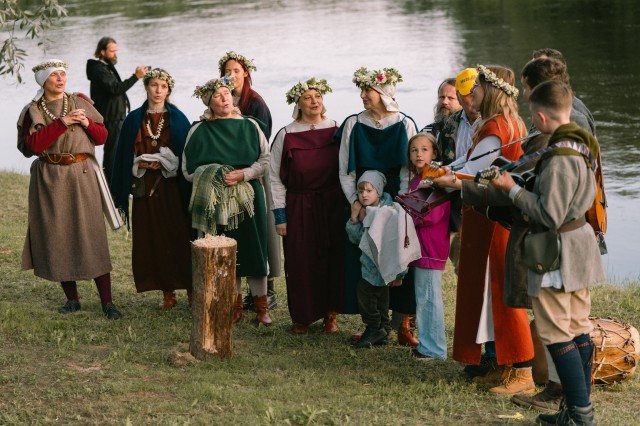 Lēdurgas kultūras nama folkloras kopas "Putni" dalībnieki